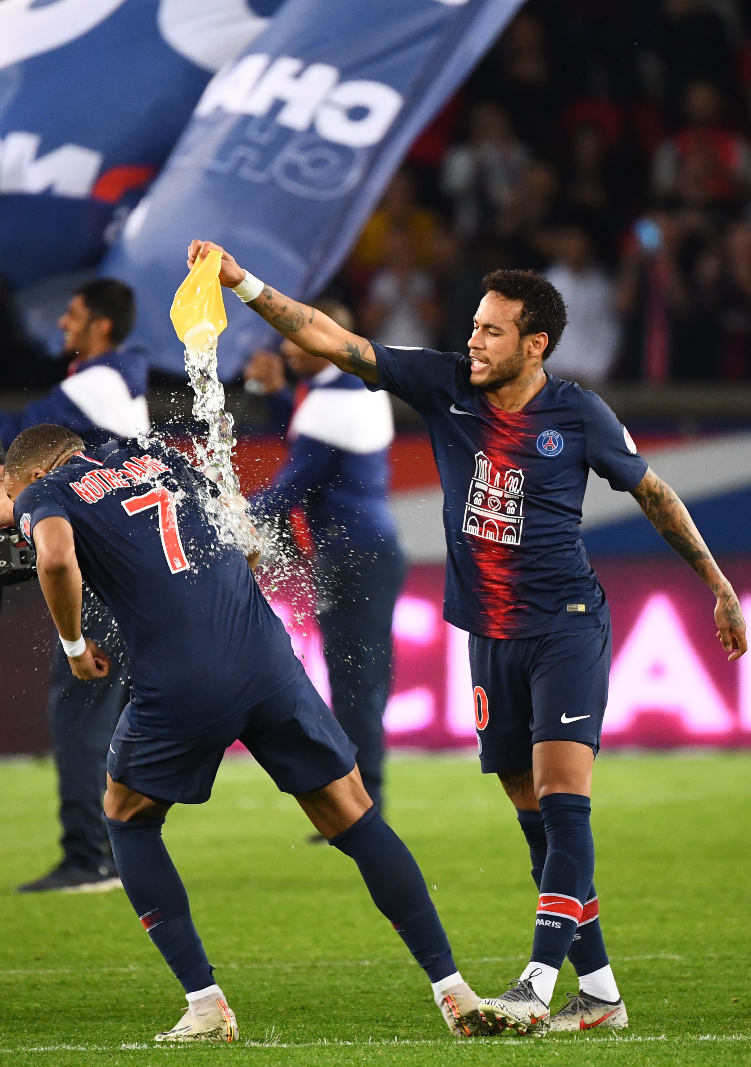 与出线条